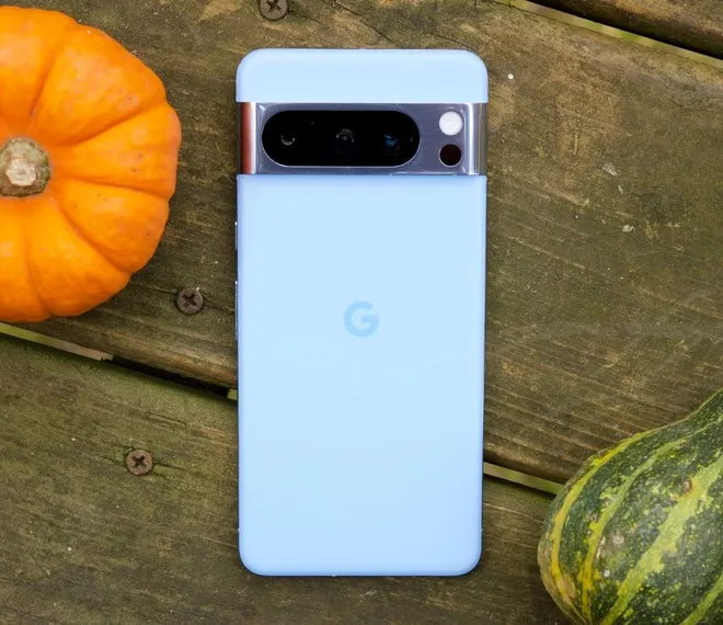 Який Pixel 8 у порівнянні з іншими флагманськими телефонами?